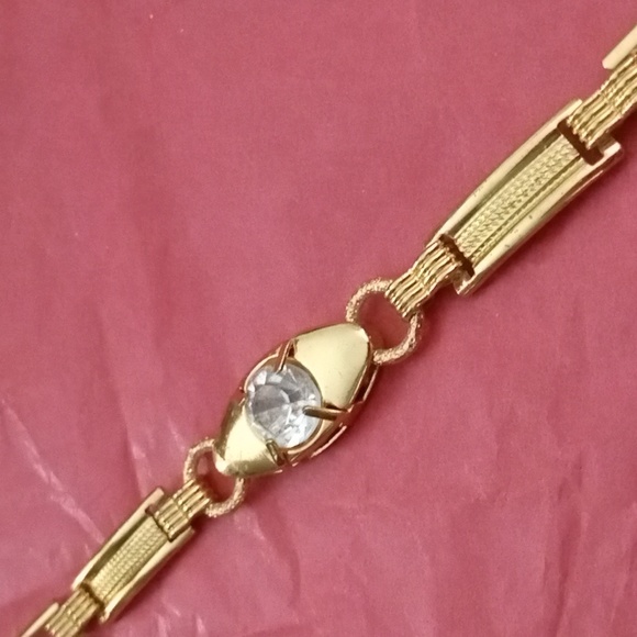 Crystal Link Bracelet Gold Tone - Picture 4 of 4